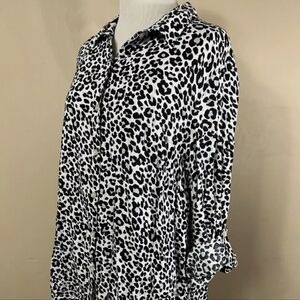 Jones New York Sport button down black and white animal print top. Size 1x